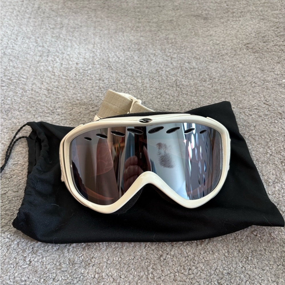 SMITH White Ski/Snowboard Goggles with Mirrored Lens
